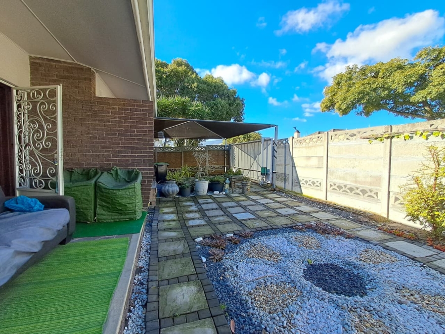 To Let 2 Bedroom Property for Rent in Monte Vista Western Cape
